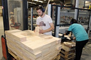 VARGAS fabrica cada año en torno al millón de cajas, empleando 5.000 metros cúbicos de madera.