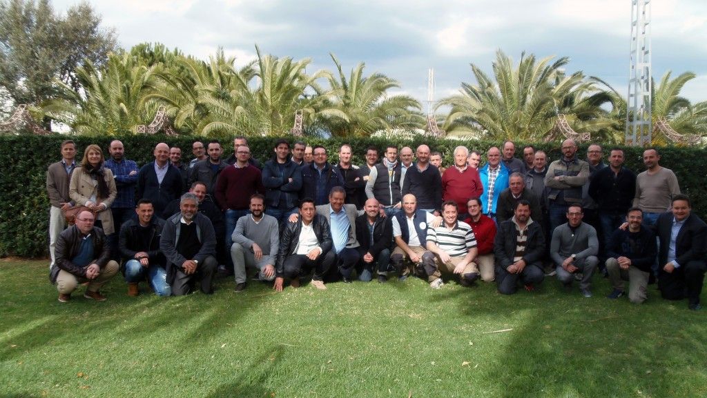 Participantes en la jornada técnico práctica organizada por BONA y LEVANTINA DE PARQUETS y celebrada en Valencia el pasado día 18 de febrero.