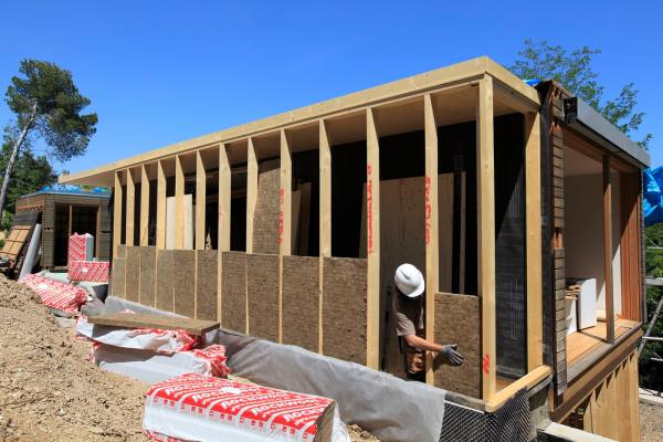 Sistema de aislamiento para fachada ventilada RedAir Woods, de ROCKWOOL