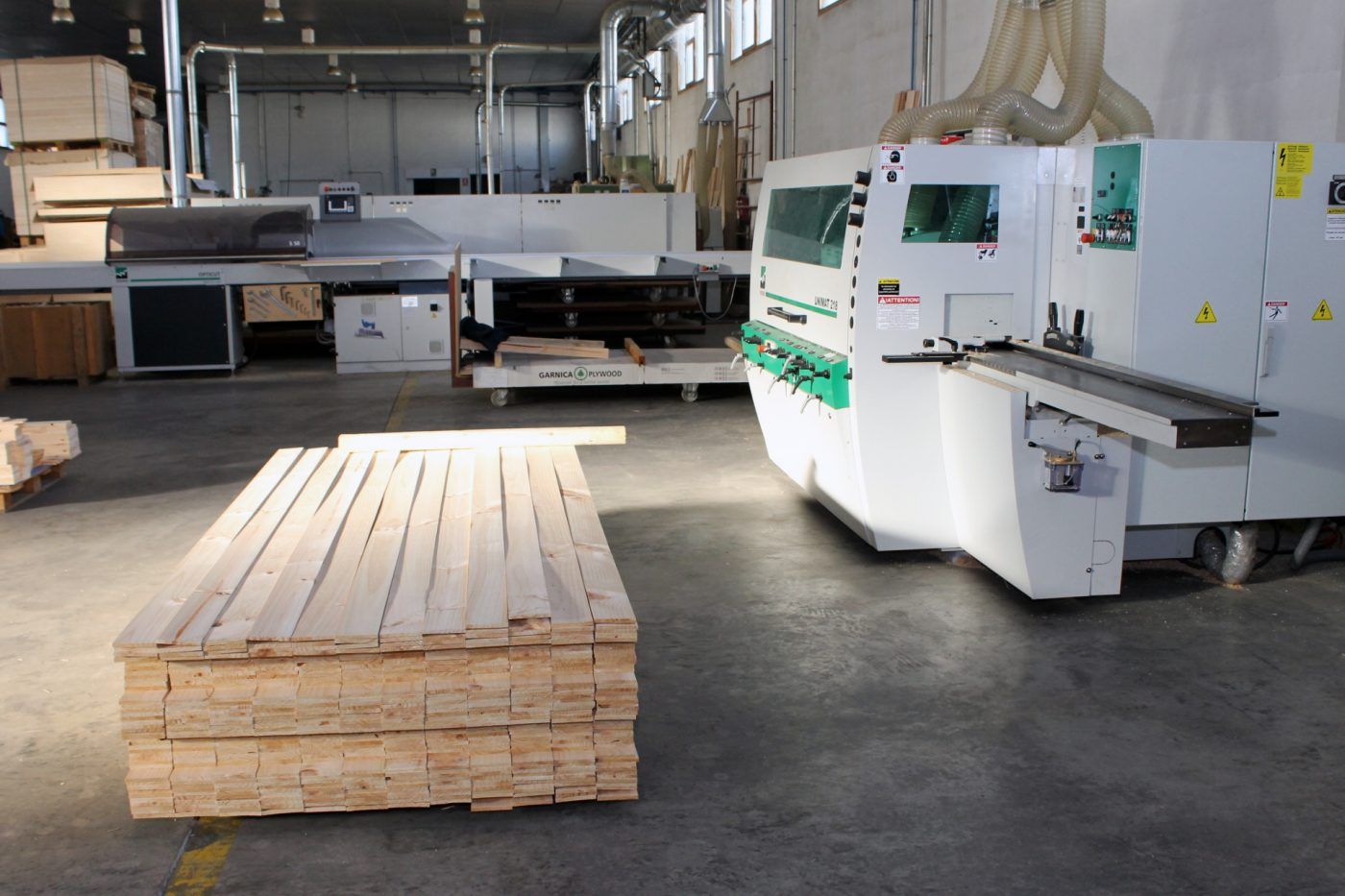 ESCRICH prepara su madera con sierra de cinta, moldurera y tronzadora de WEINIG