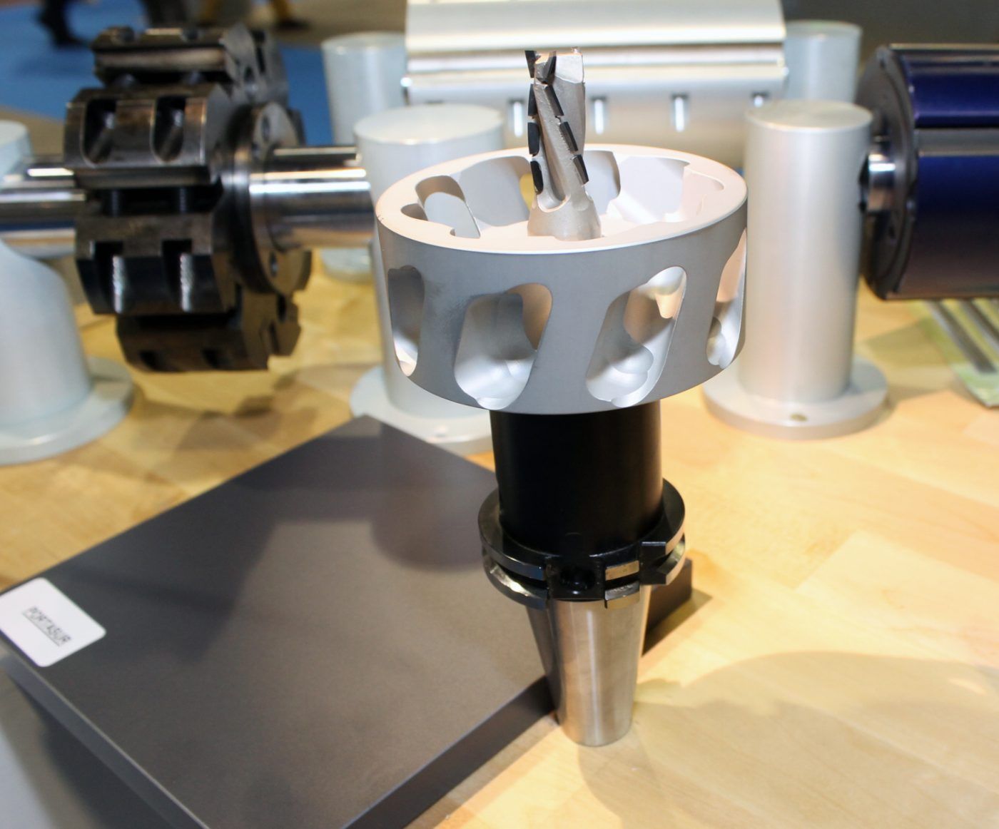 HEGASA incorpora aspiración en los portaherramientas de los pantógrafos