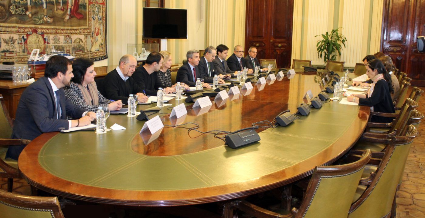 Patronal y sindicato firman un acuerdo histórico para regular el trabajo en el sector forestal