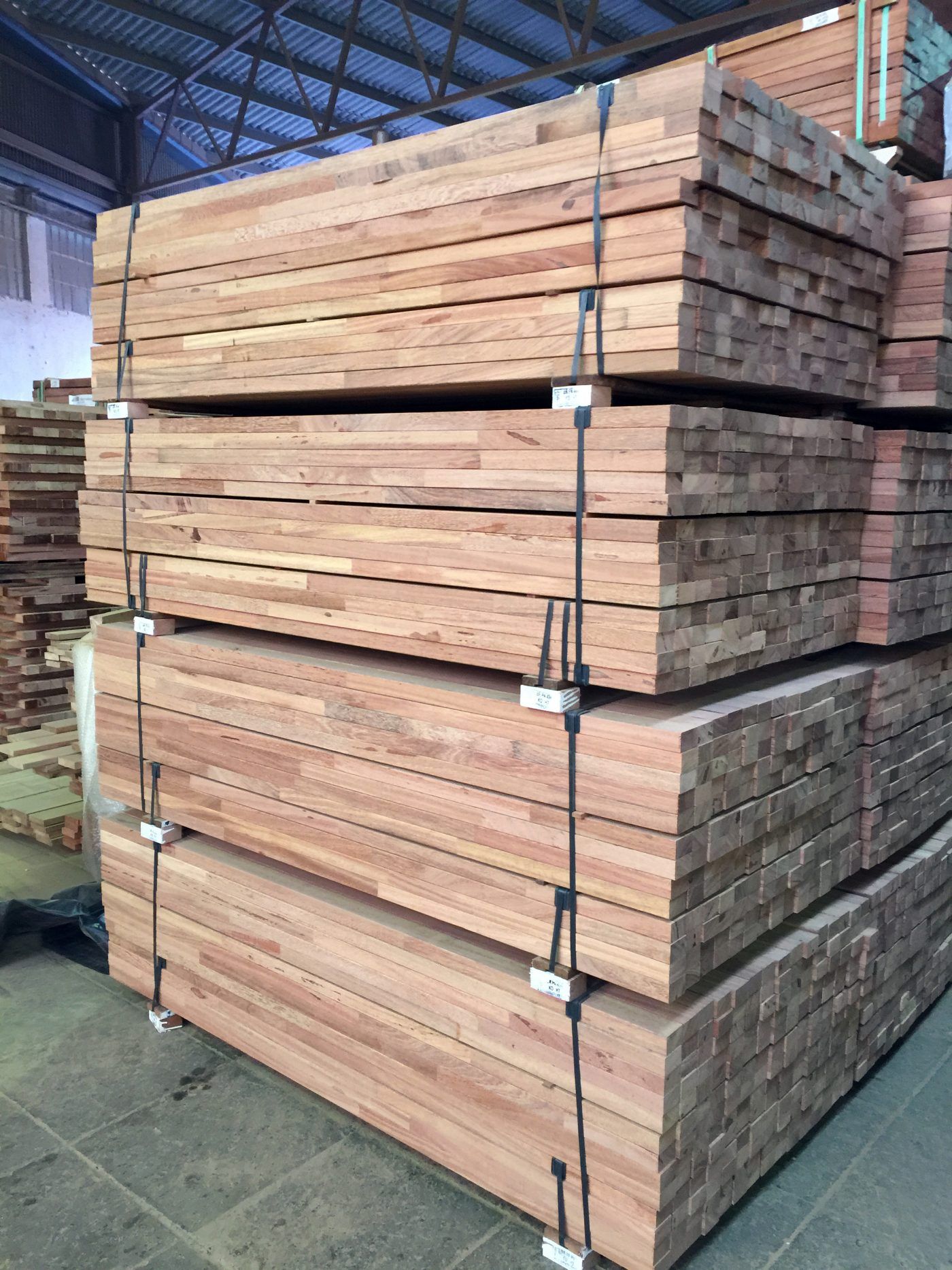 El rastrel con madera tropical y sistema finger-joint, apuesta actual de ECO DECKING