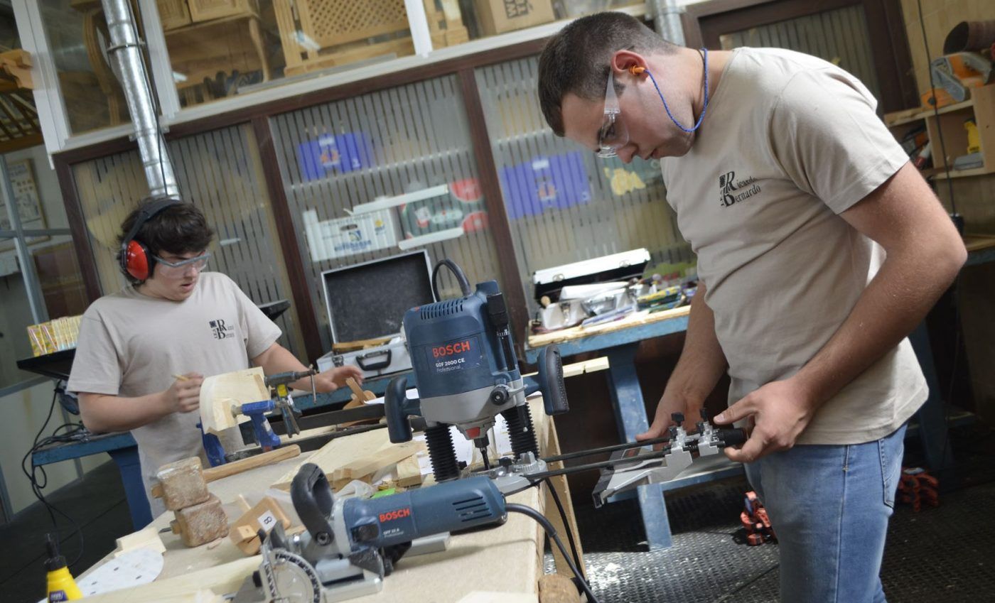La pasión por la madera reúne a BOSCH con profesorado y alumnos de formación profesional