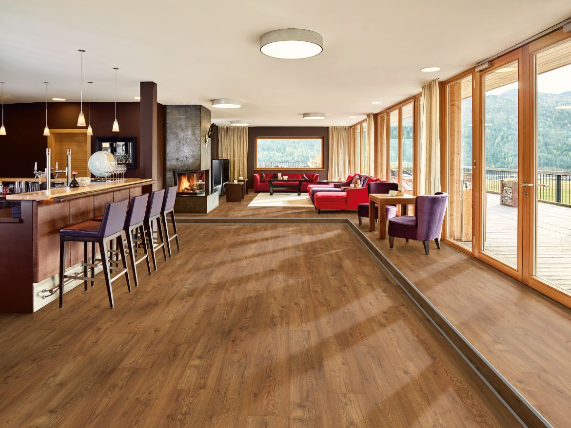 EGGER Design + incorpora los últimos avances tecnológicos en suelos de interior