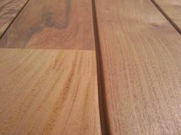 Rastrel de madera tropical en finger-joint