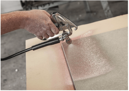 Nueva cola de contacto pulverizable 370 SP de SOUDAL