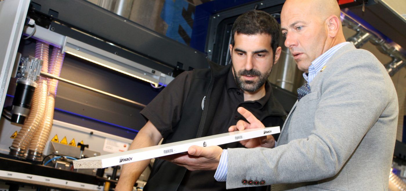 FELDER TEK 2017 simuló una pequeña fábrica de muebles de lote uno