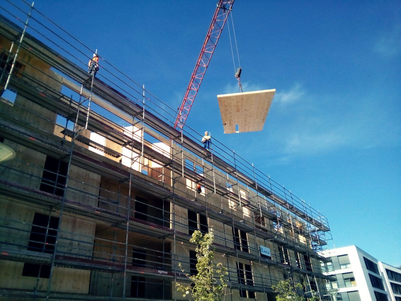 Curso de verano sobre la obra de 65 viviendas públicas con estructura industrializada de madera