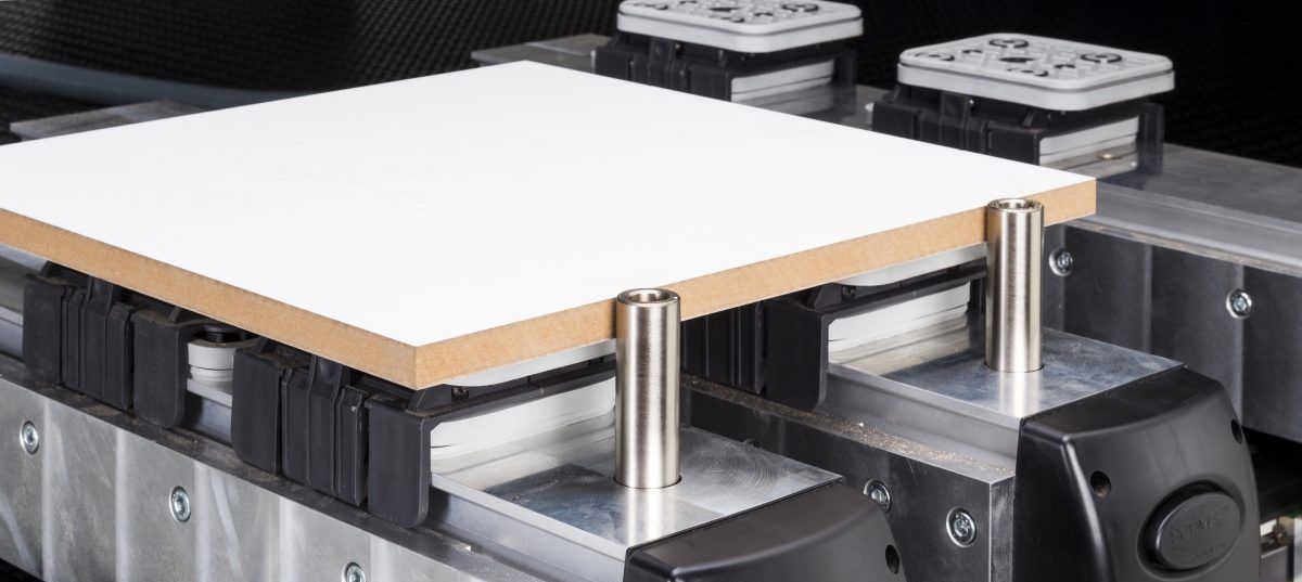 Dos sistemas de sujeción de las piezas en las mesas de Nesting