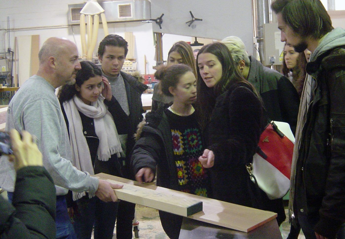 Alumnos de la IE SCHOOL OF ARCHITECTURE AND DESIGN de Segovia visitan la CARPINTERÍA LA NAVARRA