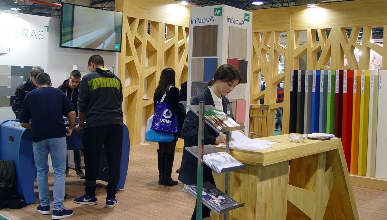 AE MADERAS exhibió en Maderalia sus tableros compactos y HPL