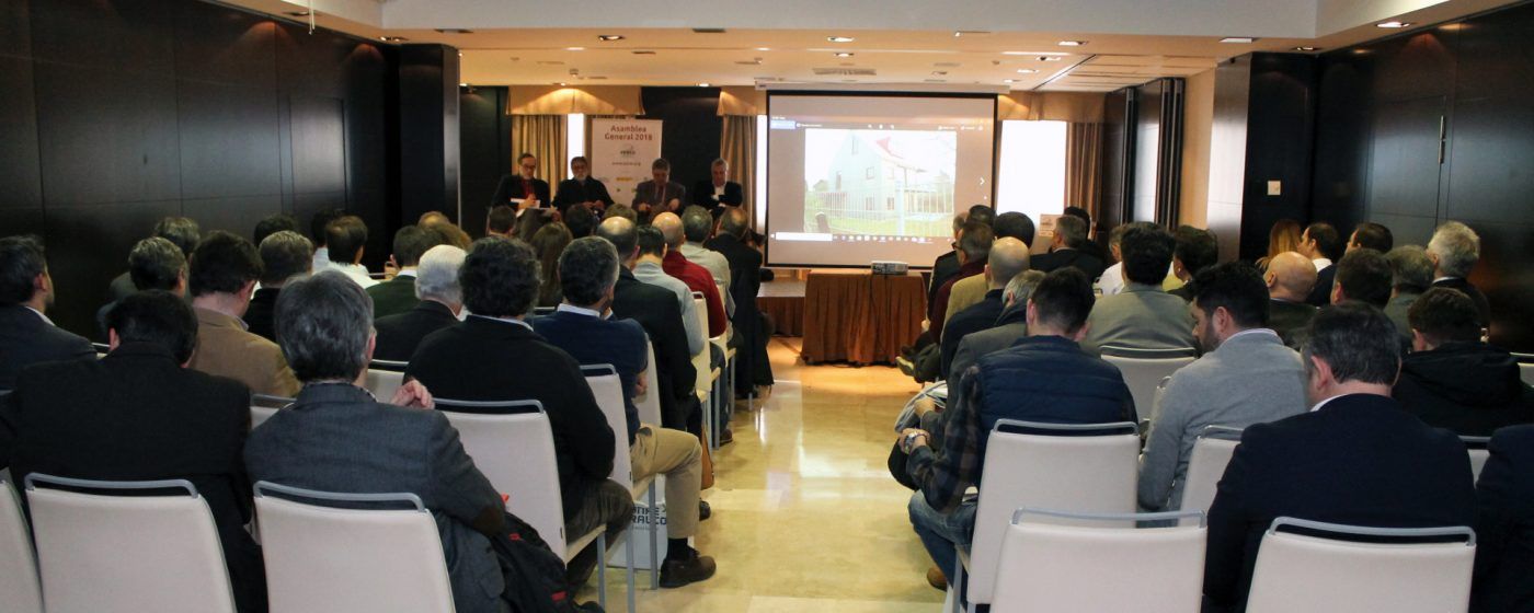 AEIM organizó una mesa redonda sobre madera modificada en fachadas y su uso adecuado en España