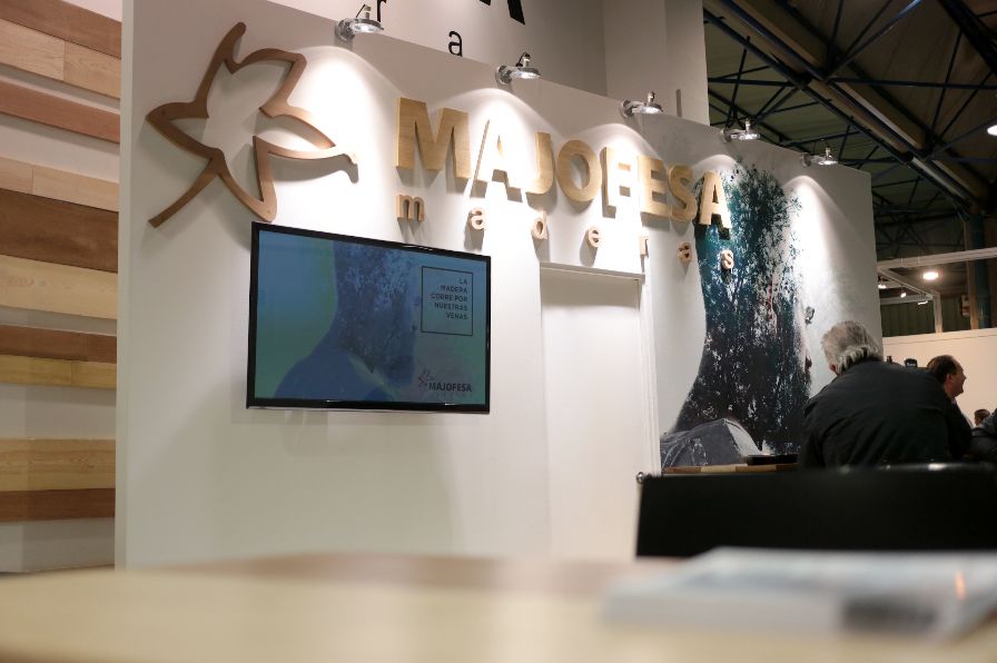 MAJOFESA exhibió en Maderalia sus perfiles de ventana en madera tropical