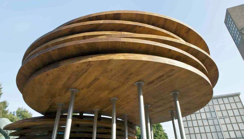 Conversation Plinth («Plataforma para la Conversación»)