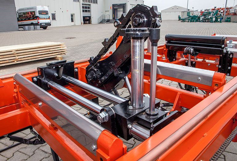 WOOD-MIZER incorpora a sus sierras rieles de bancada en ángulo opcionales