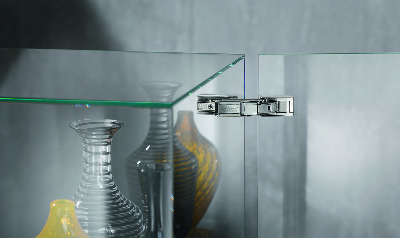 BLUM amplía su extenso programa de bisagras