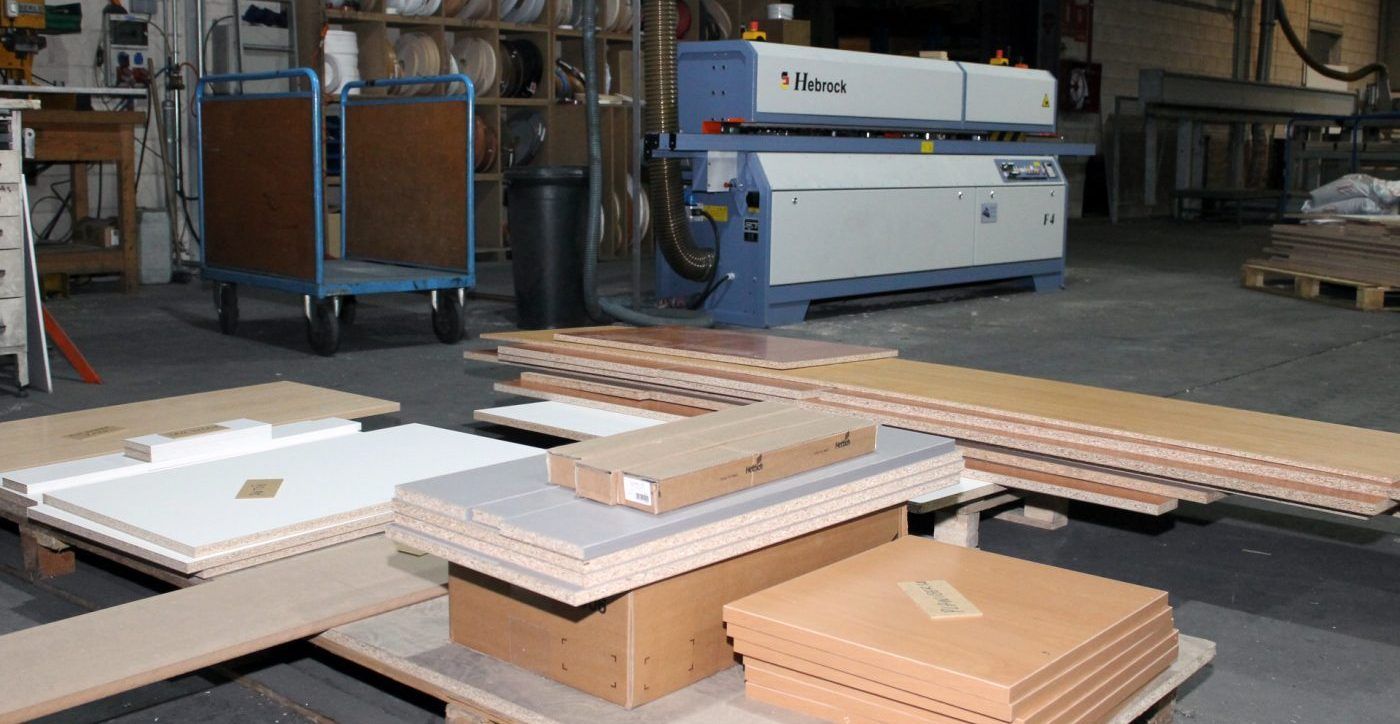 ALMACENES CAMARA mejora la calidad del canteado del tablero con HEBROCK