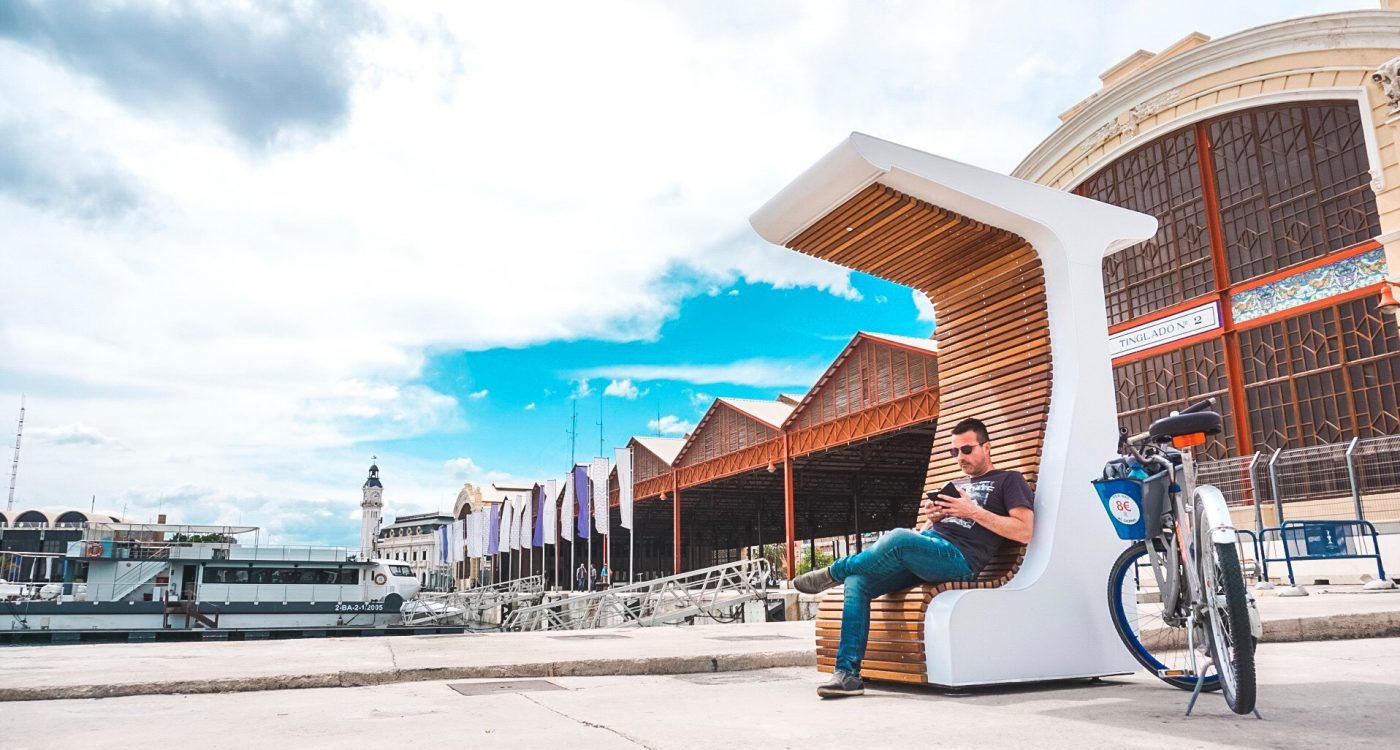 AIDIMME e ITC instalan un banco urbano multifunción en Valencia