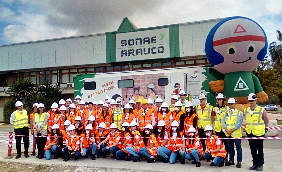 Cerca de 50 jóvenes participan en una jornada de prevención de riesgos laborales en la industria