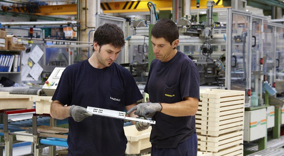 INDAUX presenta un sistema coplanar para puertas apoyadas