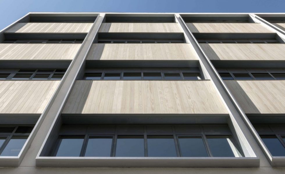 Acero y madera de ACCOYA dialogan con el entorno en el nuevo edificio NEN