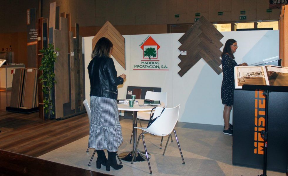 Acabados metalizados y recuperación envejecida en suelos de madera