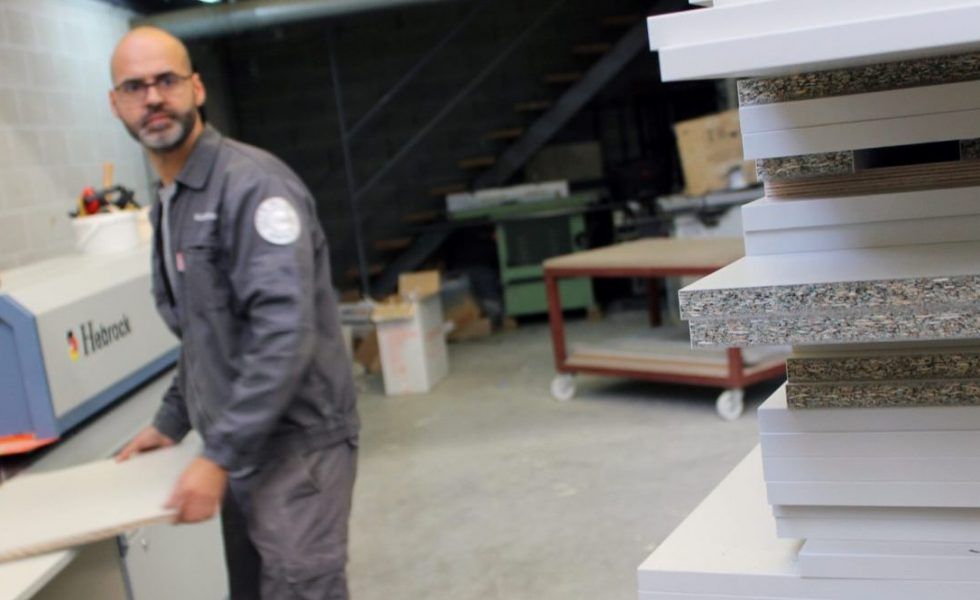 SUARCO elige HEBROCK para el canteado en sus muebles de cocina