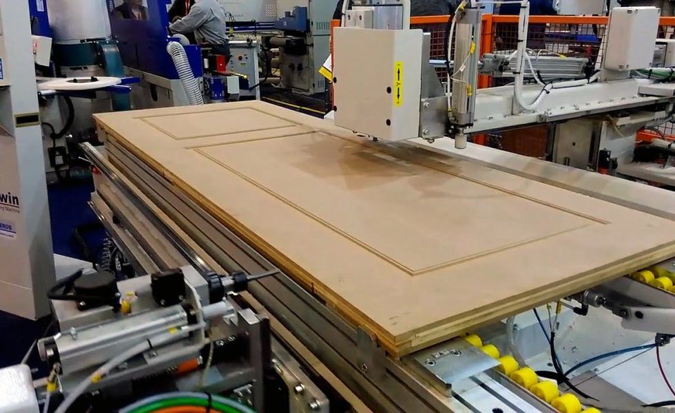 ALFA TWIN, un centro de mecanizado CNC para puertas y cercos