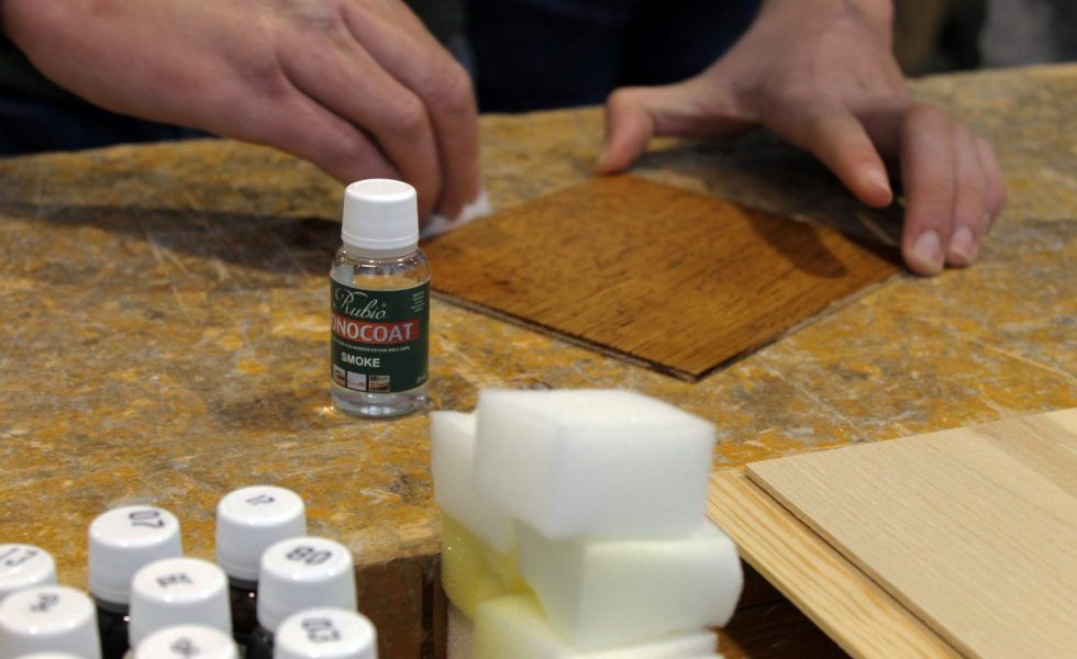 RUBIO MONOCOAT acerca su aceite a los estudiantes valencianos de formación profesional