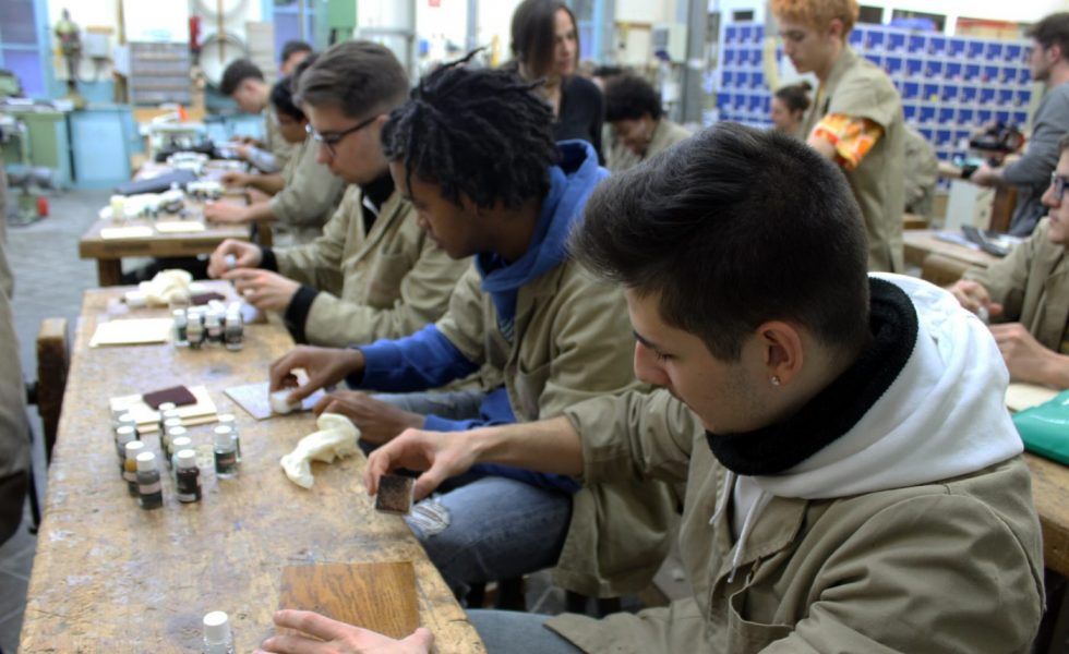 Alumnos de la Escola del Treball de Barcelona, asombrados por las posibilidades que les ofrecen los aceites RUBIO MONOCOAT