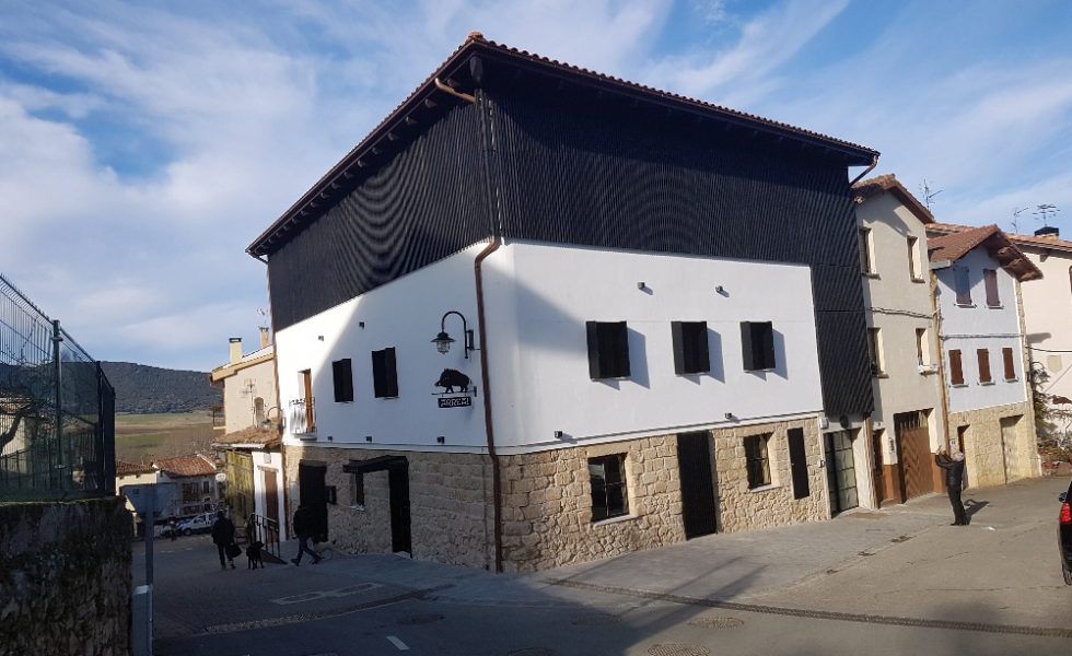 La madera, protagonista en el restaurante ARREA