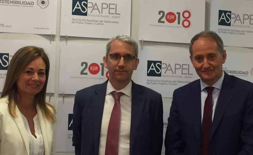 Fabricar el papel que un español consume al año emite menos CO2 que viajar en coche Madrid-Barcelona-Madrid