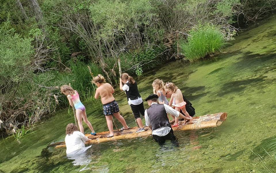 Una escuela busca mantener vivo el trabajo y recuerdo de los gancheros