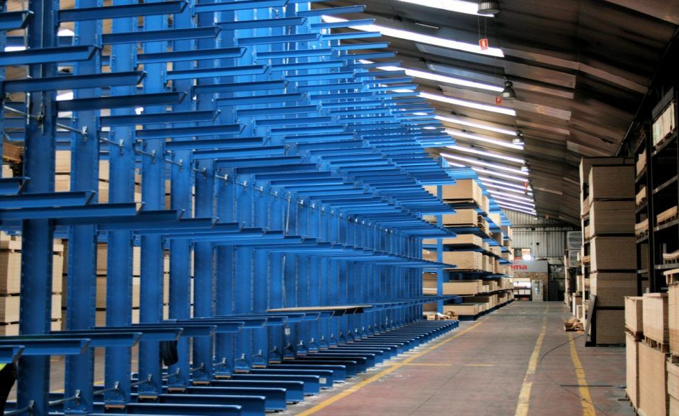 FABRICADOS REYNA aumenta en un 50% la capacidad de almacenamiento con estanterías cantiléver
