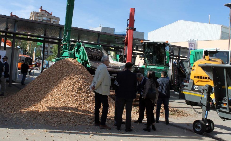 Toda la maquinaria para triturar biomasa volverá a llenar la plaza exterior de EXPOBIOMASA