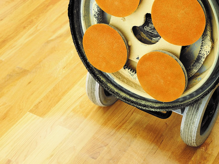 La tecnología BONA de cepillado permite renovar los suelos de madera de una manera cómoda y sencilla