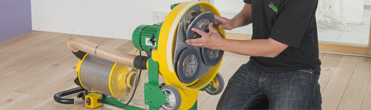 TRIO de LÄGLER: Una máquina para lijar, fresar y estructurar