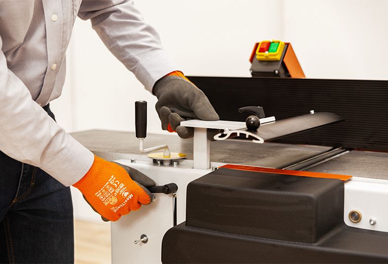 WOOD-MIZER presenta la cepilladora y regruesadora MP160 para talleres