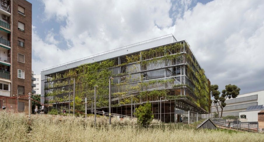 Premio MAPEI para el polideportivo y ordenación interior de manzana del Turó de la Peira