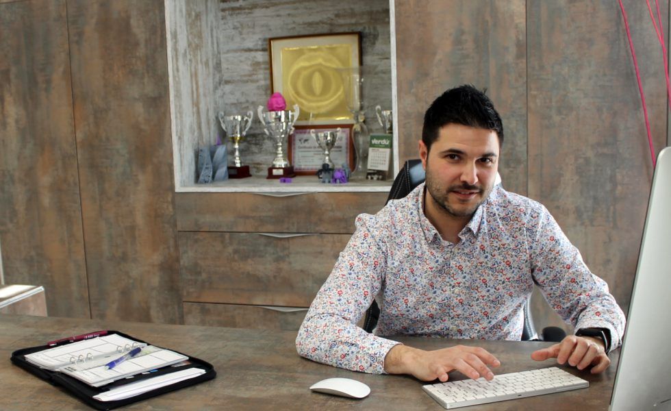 JESUS MORA: El dinamismo llevado a la carpintería