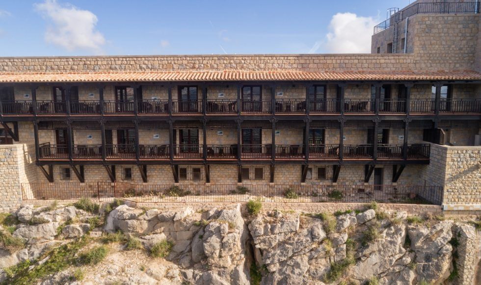 TORINCO instala las ventanas de madera en otro Parador de Turismo