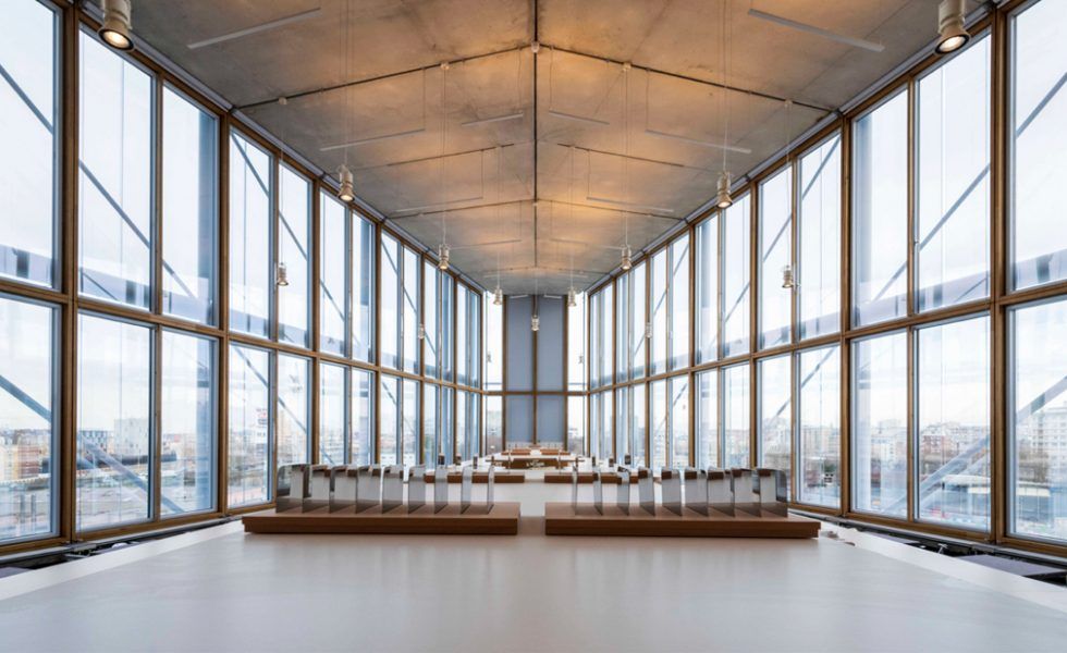 Muro cortina realizado con viga laminada de roble de GAMIZ en la Maison de l’Ordre des Avocats, en Paris