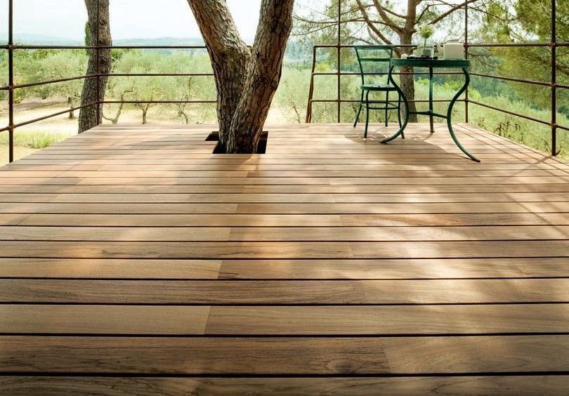 LISTONE GIORDANO presenta un suelo de madera outdoor Made in Italy