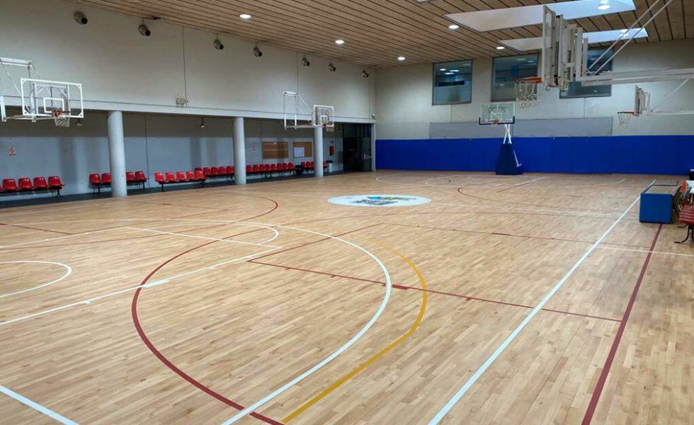 El pabellón Fontajau se renueva con el barniz 2K Utrasport Mate de LOBA