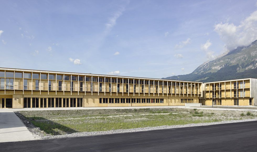 Viga laminada de roble de GAMIZ en Landwirtschaftliches Zentrum – Salez