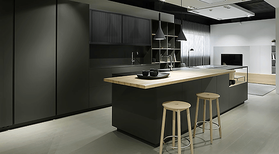 SERVICANTO exhibe su Kit persiana básica negra