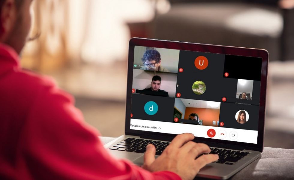 Los trabajadores del sector forestal gallego se forman en el uso de la motosierra