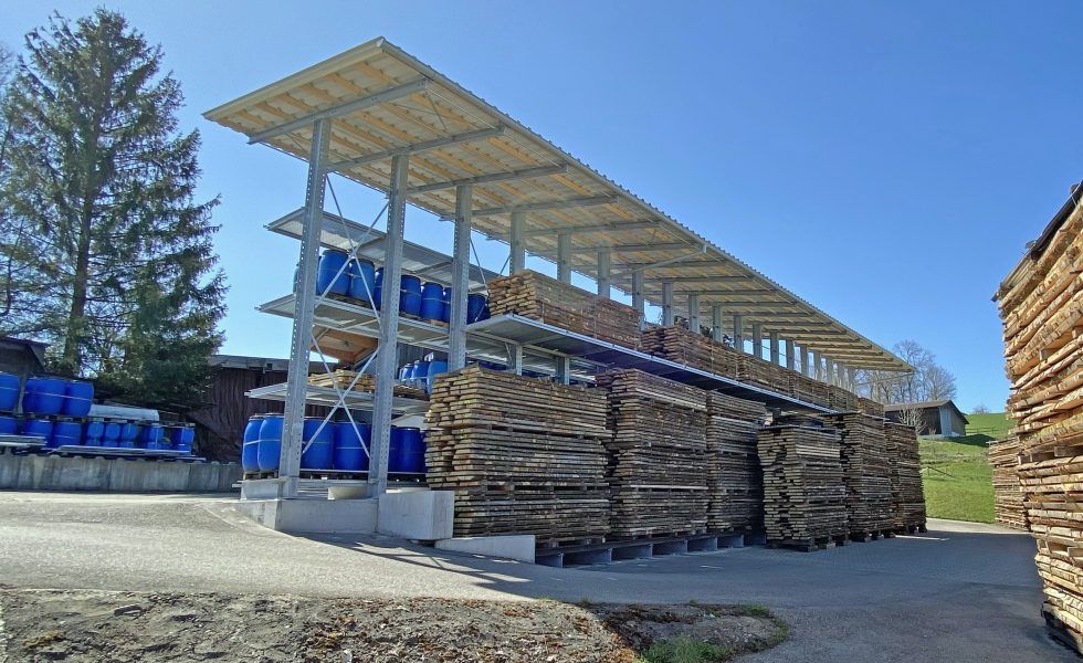 NYFELER HOZWAREN AG apuesta por la estantería cantiléver con tejado de OHRA