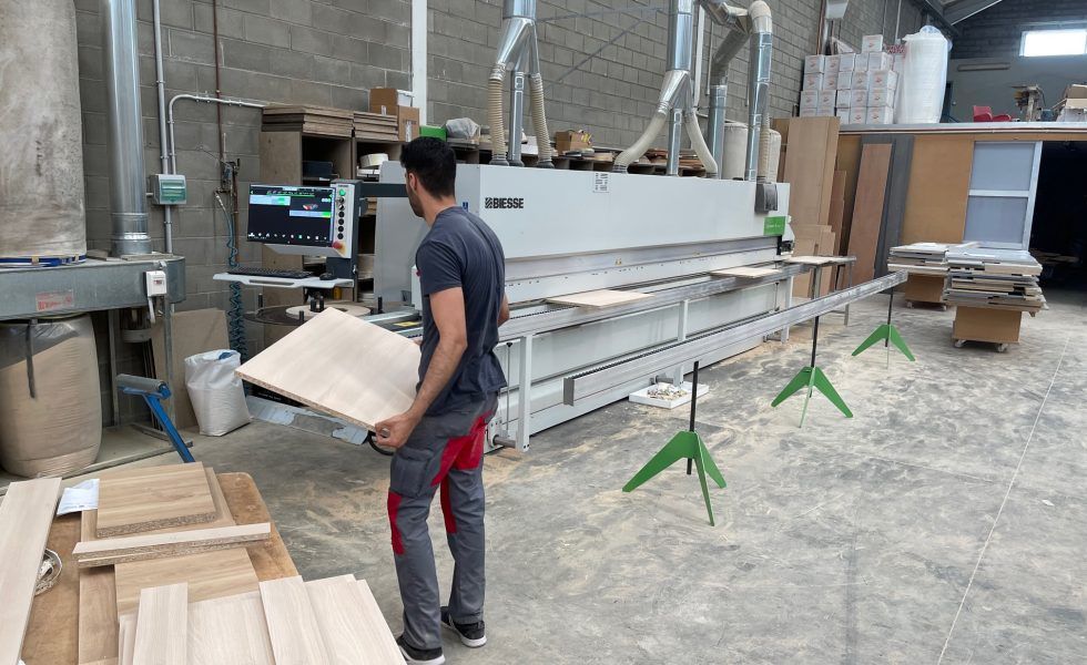 ARTMODUL confía el canteado de sus muebles a BIESSE